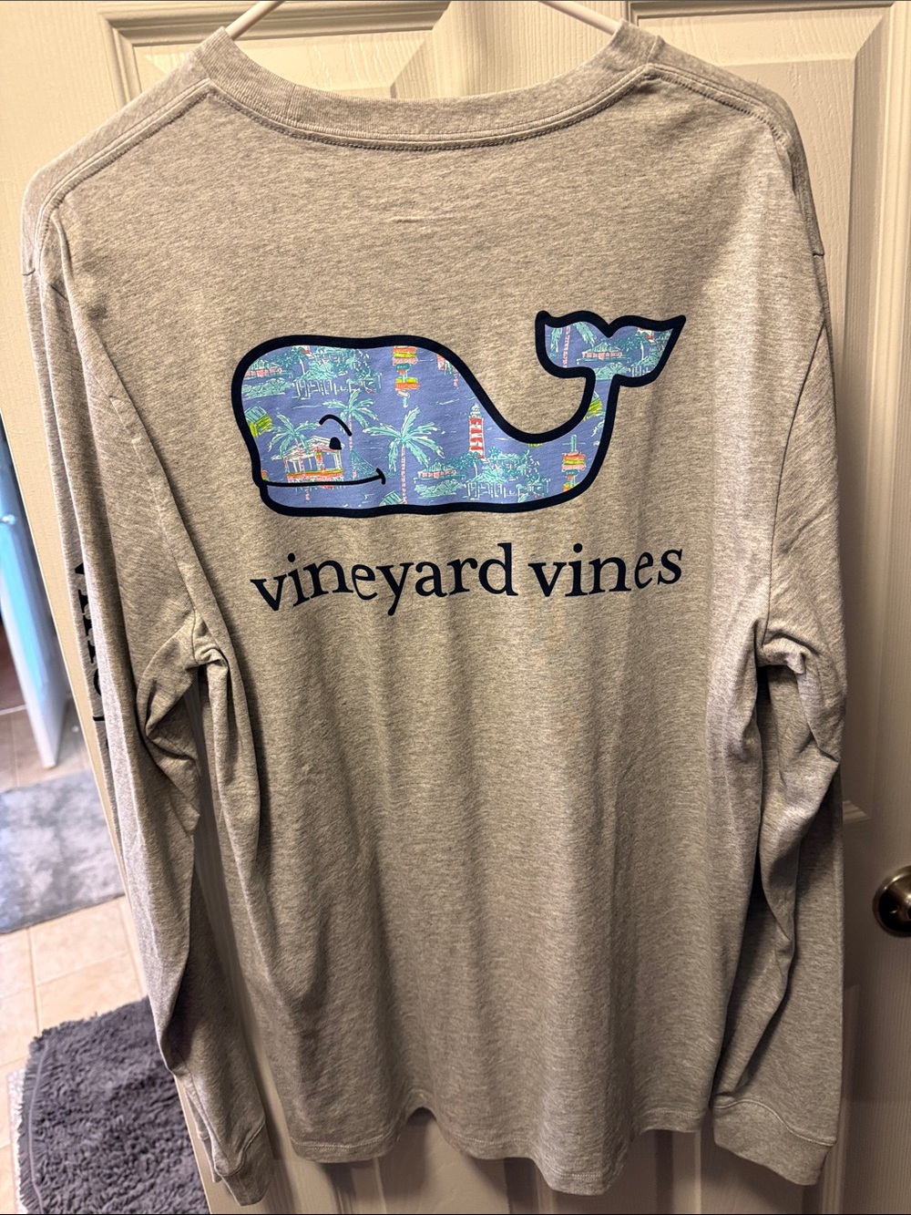 Vineyard Vines Men’s Long-Sleeve Pocket Tee - Heather Gray with Blue Whale - Picture 2 of 3